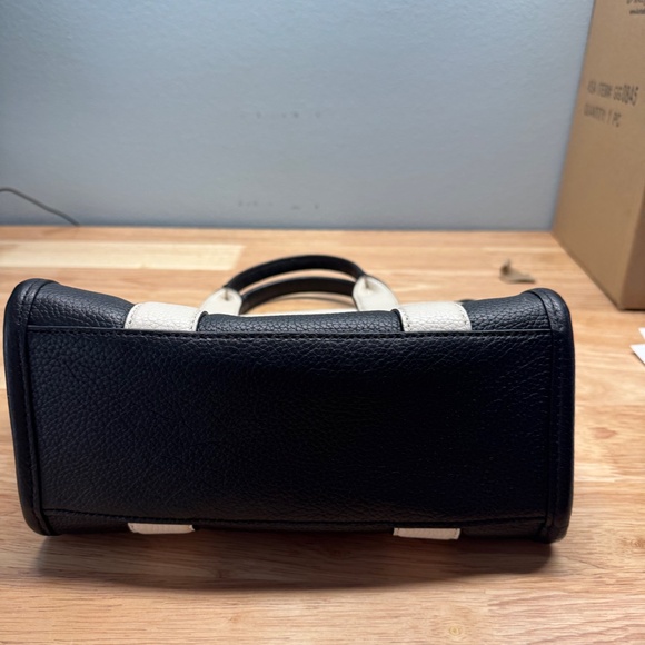 MARC JACOBS THE TOTE BAG MINI COLORBLOCK LEATHER/ BLACK/IVORY - Picture 4 of 5